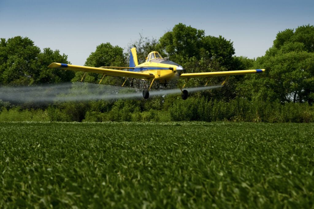 Esquerda: Foco da Air Tractor: eficiência e competitividade.